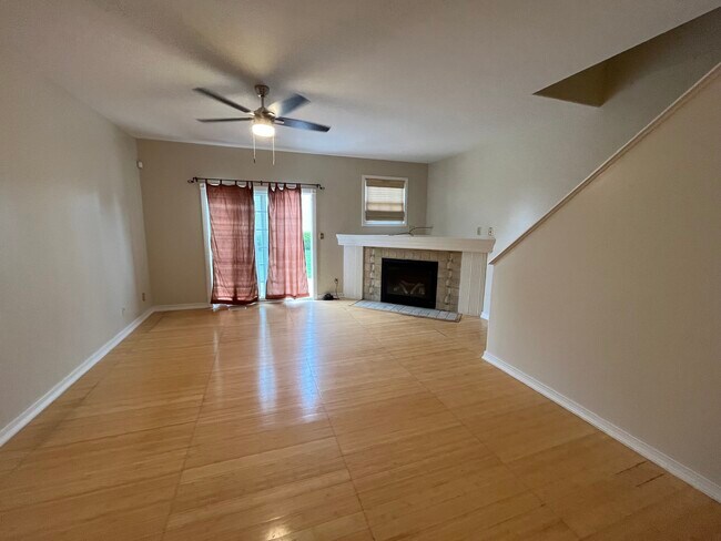 Foto del edificio - 341 Manning Dr