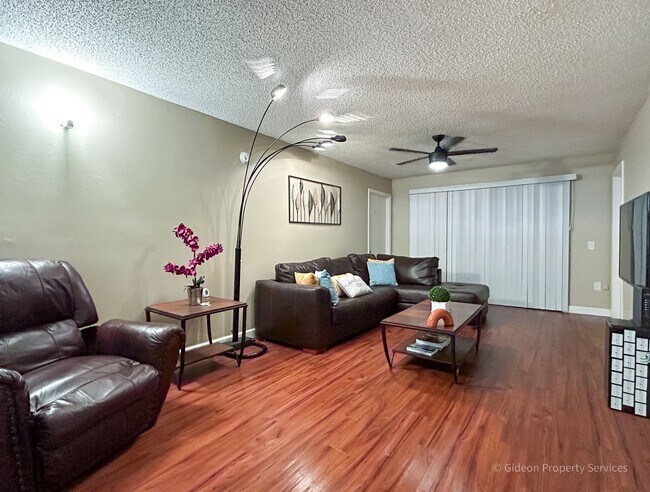 Foto del edificio - Beautiful 4/4 Condo in University Terrace