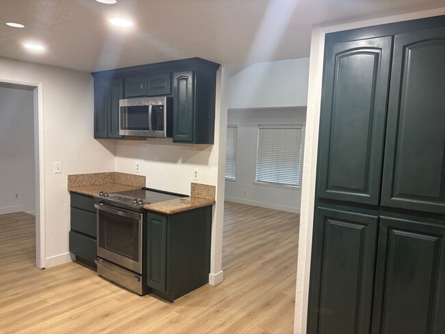 Foto del edificio - Beautiful Fair Oaks 4/2!  BIG HOUSE  **See details below for viewings**