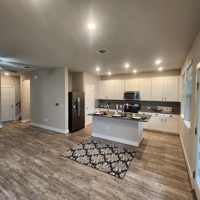 Foto del edificio - 7506 Burnham Pl