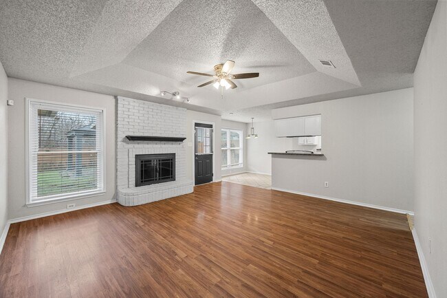 Building Photo - 1865 Kings Canyon Cir