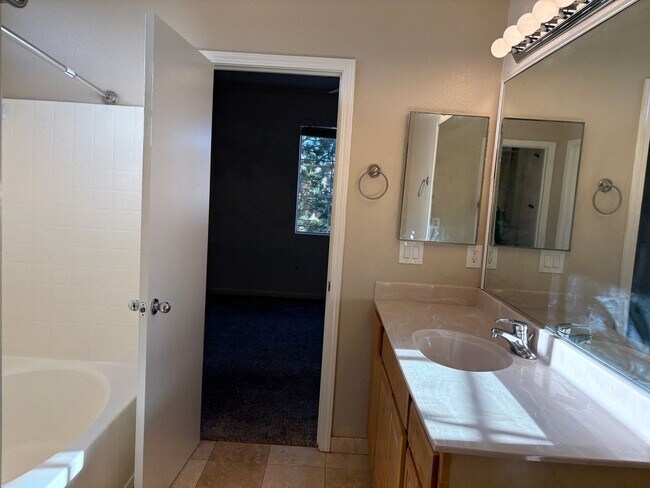 Foto del edificio - Northwest Reno Home