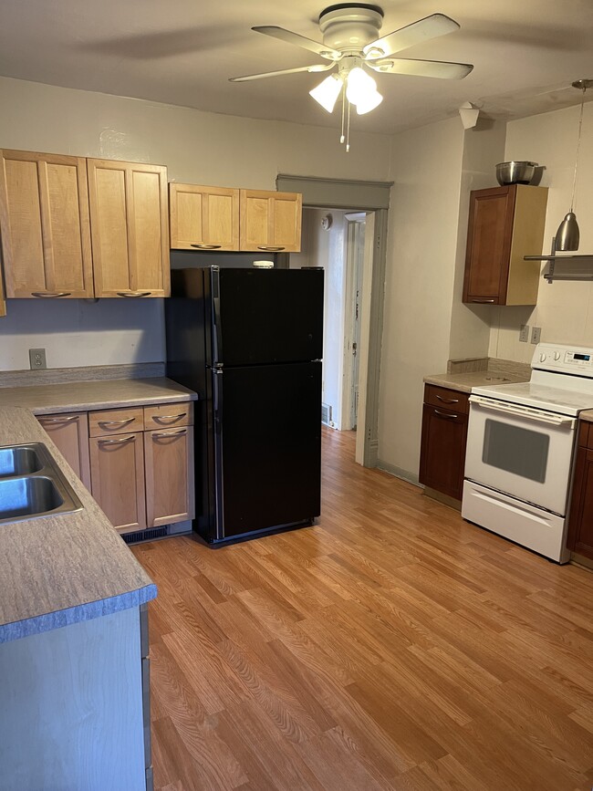 Kitchen - 2438 N Cramer St