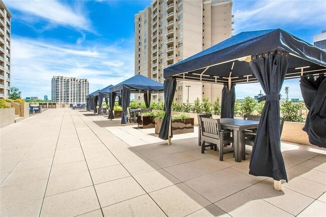 Building Photo - 3225 Turtle Creek Blvd