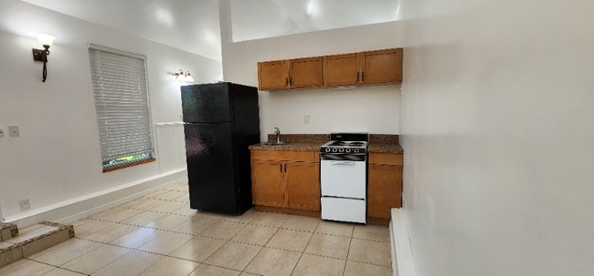 Building Photo - 1649 Avocado Ave