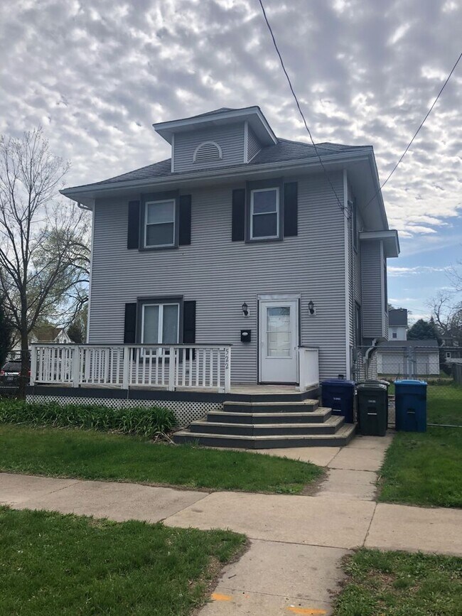Building Photo - 3 bed, 1.5 bath home for rent