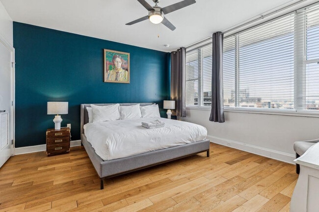 Building Photo - 925 Common St