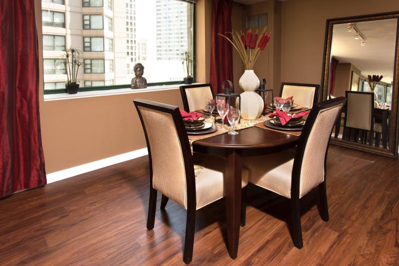 Foto principal - 1100 N La Salle Dr