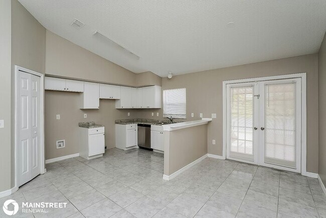 Foto del edificio - 23249 Dover Dr
