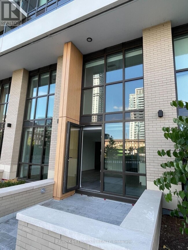 Building Photo - 325 Yorkland Blvd