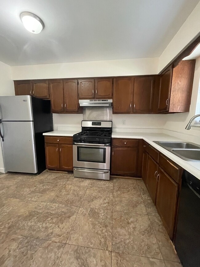 Building Photo - 6534 Cornwall Ct