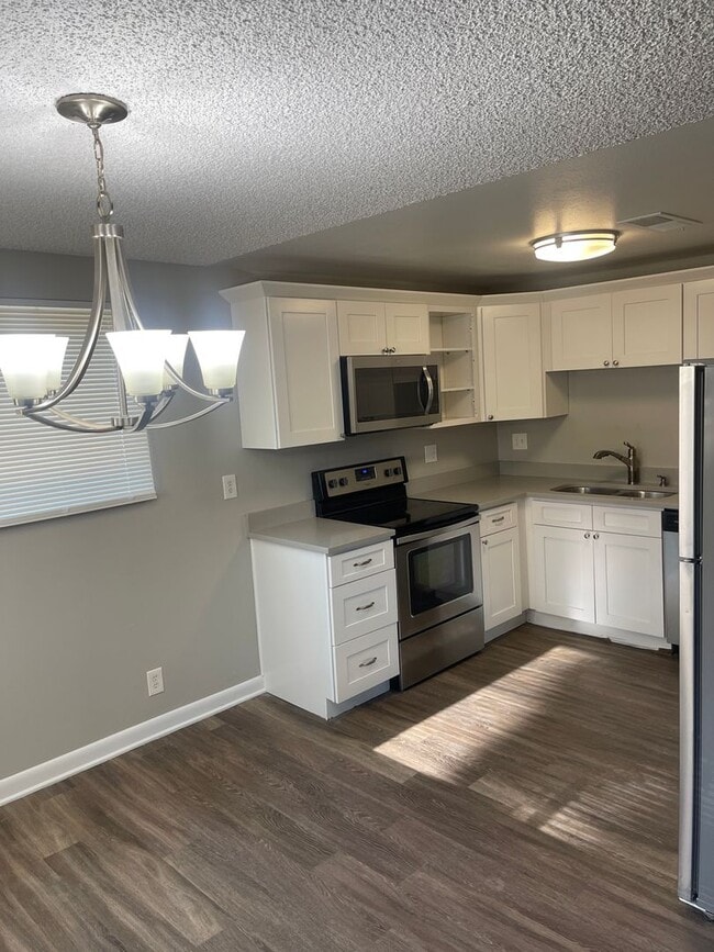 Building Photo - 3 Bedroom 2 Bathroom Condo in Lakewood