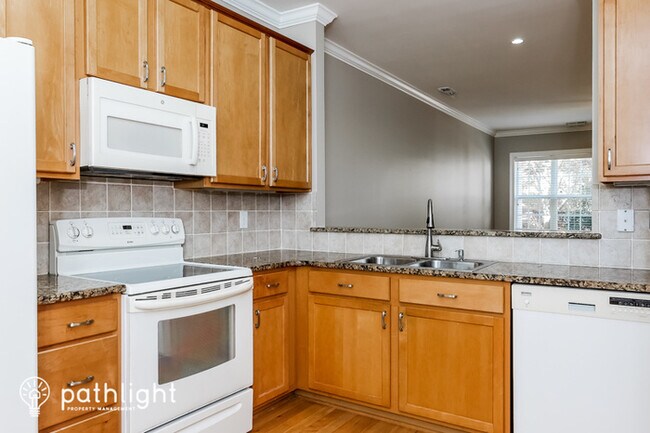 Foto del edificio - 148 W Savannah Ridge Rd, Holly Springs, NC...