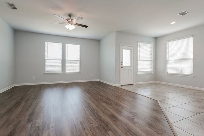 Foto del edificio - 2614 Lavender Ln