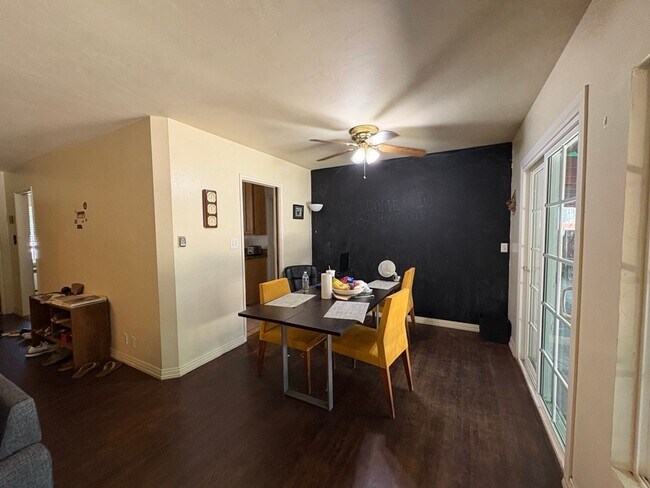Foto del edificio - Spacious 4BR Canyon-View Home Near SDSU