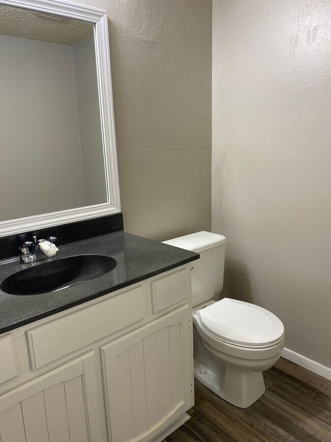 Building Photo - 1409 B COURTNEY PL
