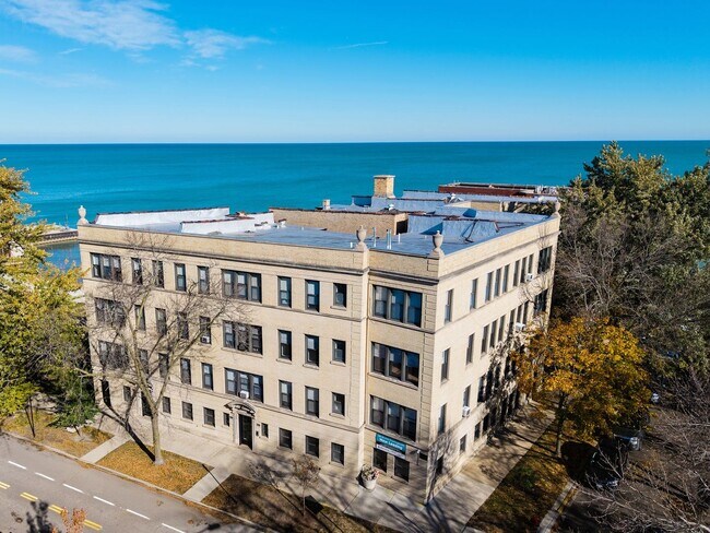 Foto del edificio - 7503 N Eastlake Ter