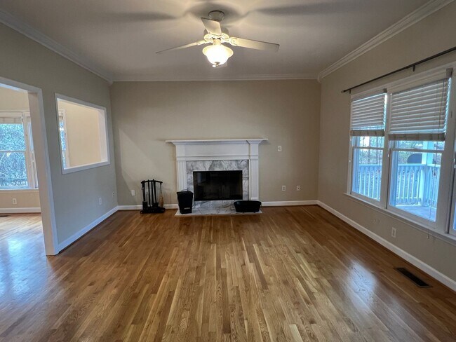 Foto del edificio - 123 Forest Green Dr