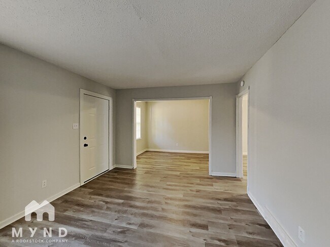Building Photo - 1713 Homedale Ave