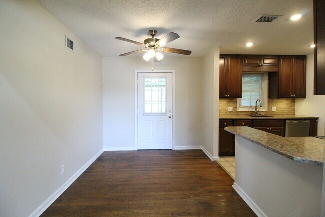 Building Photo - 2+ Bedroom 1 Bath Home In Overland Park Ka...