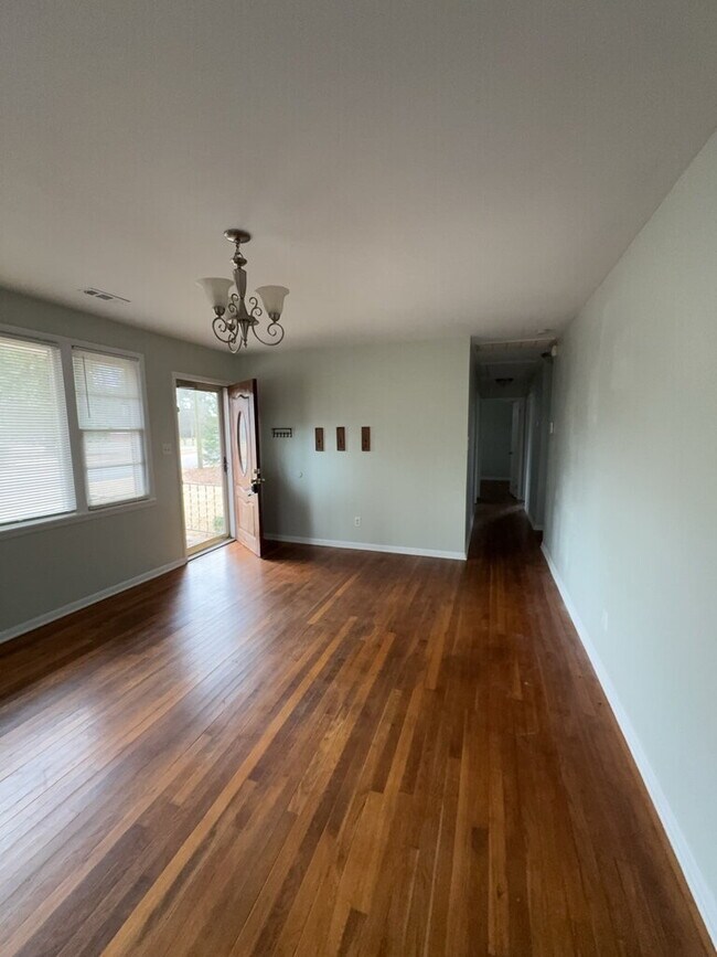 Foto del edificio - 130 Armstrong Dr