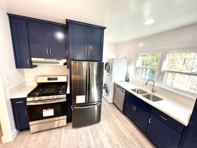 Photo - 855 W 43rd Pl Apartment