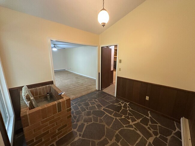 Foto del edificio - Private, Spacious, Well Maintained 3 Bedro...
