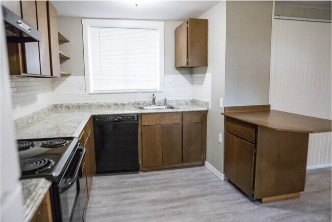 Building Photo - 1A Crown 4 Plex