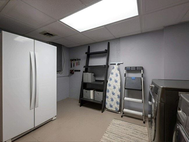 Building Photo - 604 Bendview Dr
