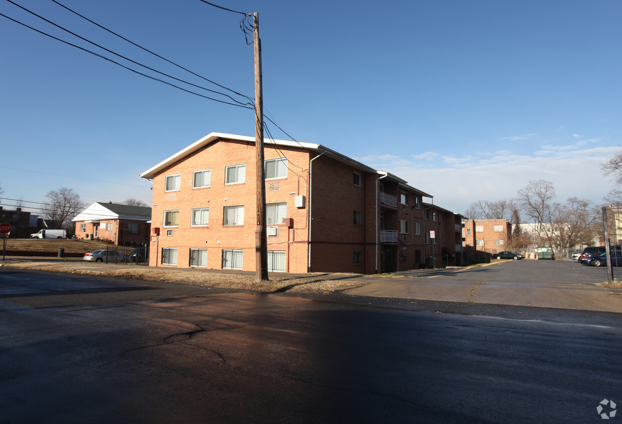 Building Photo - Southeast Residence