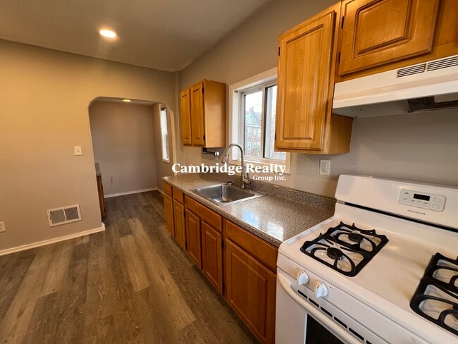 Building Photo - 17 Hudson St