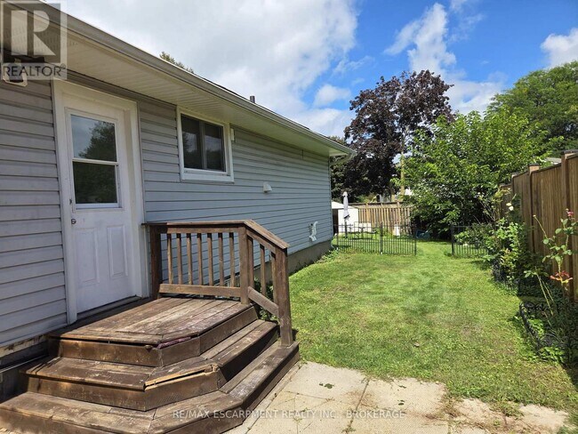 Photo du bâtiment - 32 Birchpark Dr