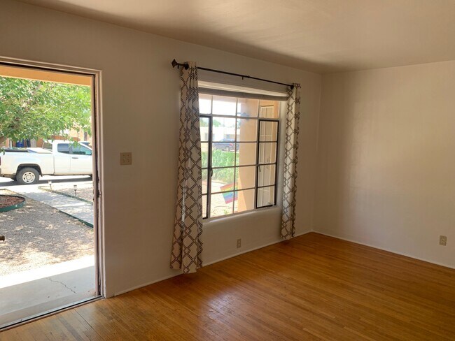 Foto del edificio - 308 Madison St NE