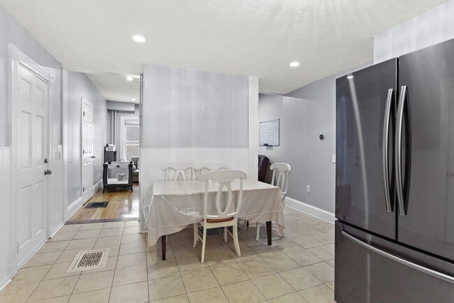 Building Photo - 181 Green St