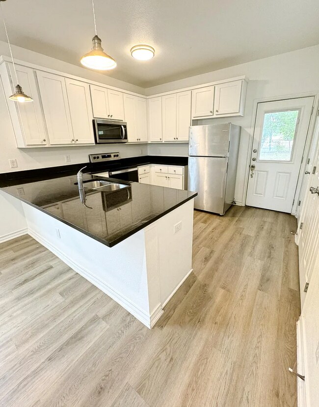 Foto del edificio - 707 Runnels Ave