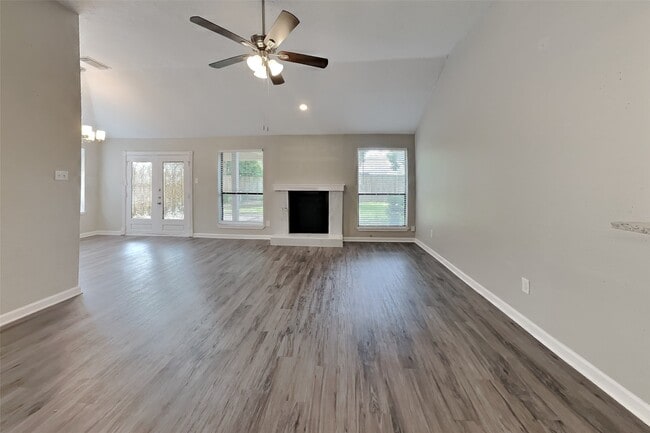 Foto del edificio - 8155 Big Oak Trail Dr