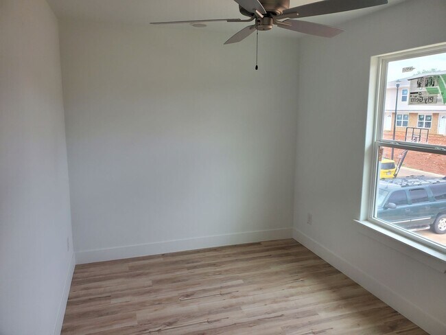 Foto del edificio - 1205 Nedra Dr