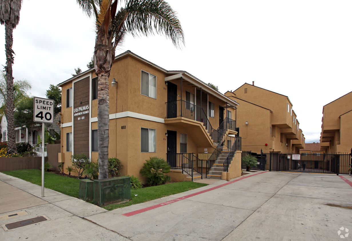 Primary Photo - Las Palmas Apartments