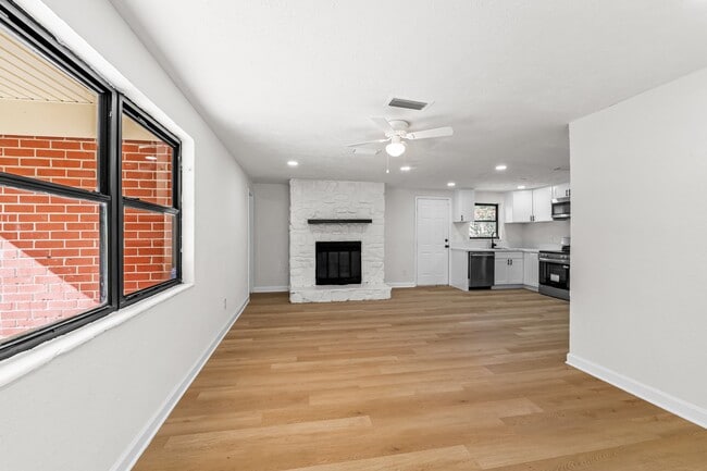 Foto del edificio - 1951 W 19th St