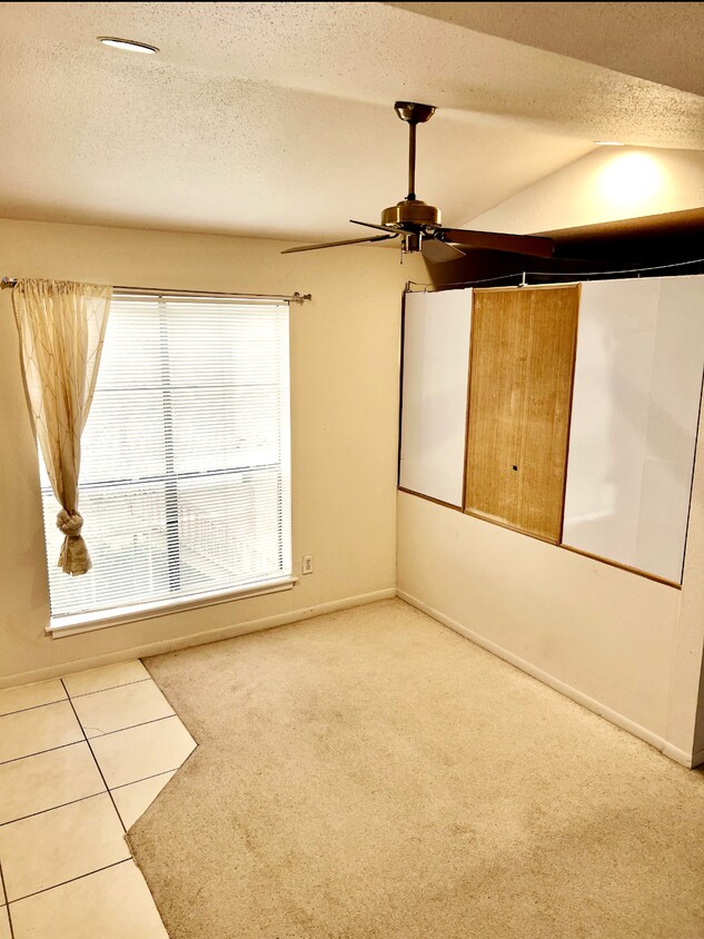 Entry / Living Room - 7901 Cambridge St