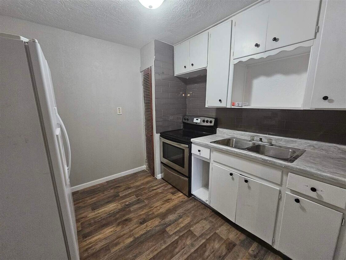 Foto del edificio - 102 SW 25th St