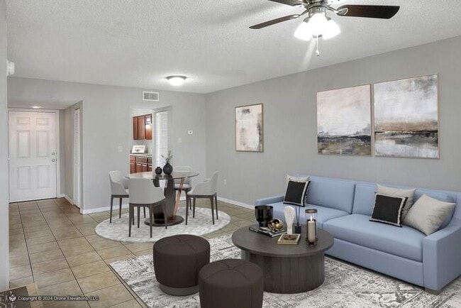 Building Photo - ***Cute 2 Bedroom Apartment in Eagle Lake! **2ND MONTH RENT FREE!