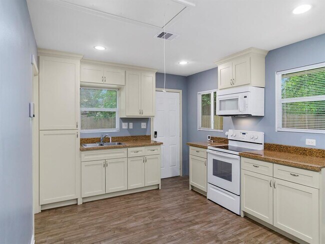 Foto del edificio - 2814 Francis St