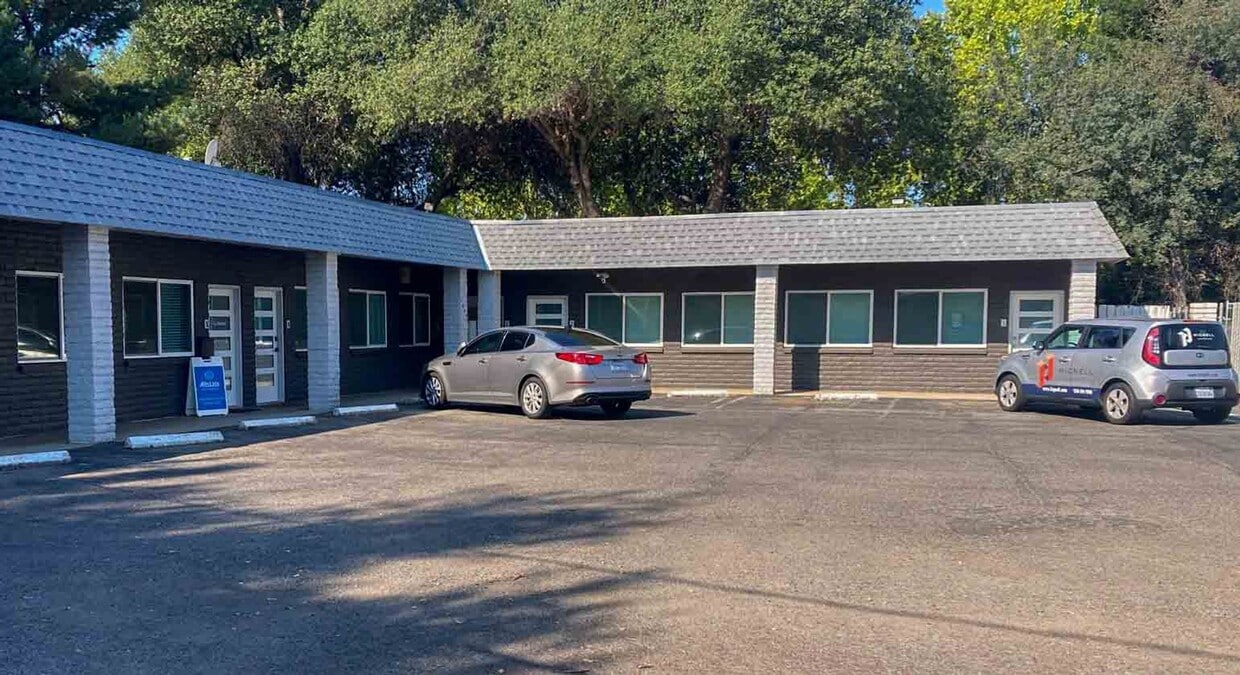 Primary Photo - BeverlyDrive2494 (McGee) - RC