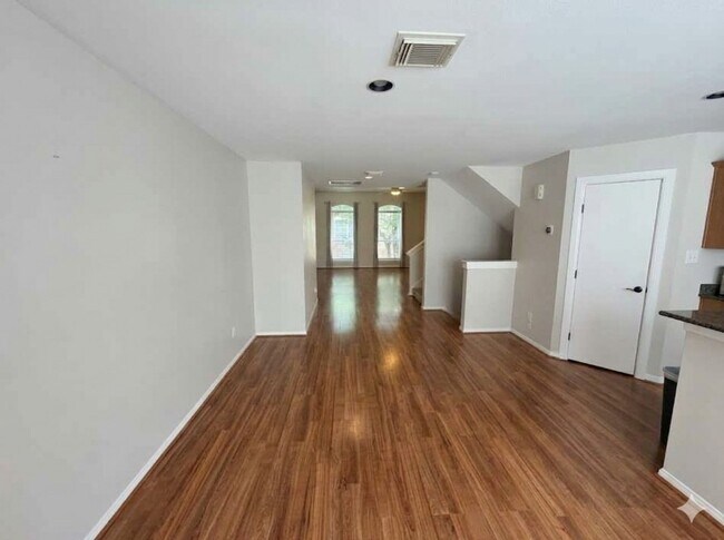Foto del edificio - 1253 W 17th St