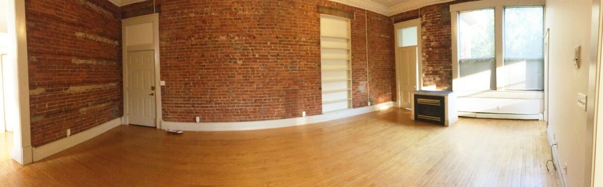 Primary Photo - 202 W Columbia Ave