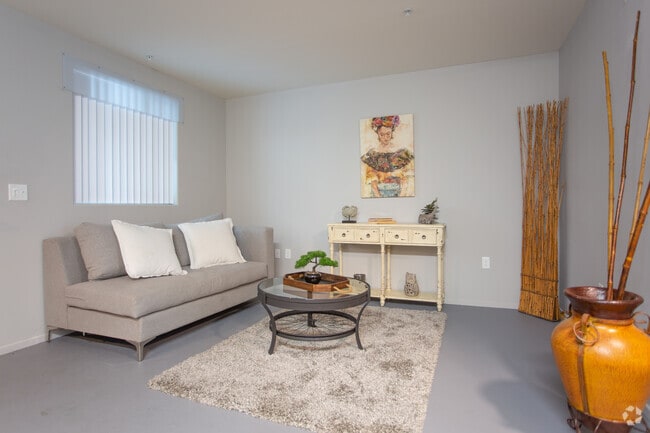 1HAB, 1BA - 700 ft² - Manali Residence