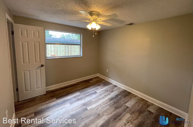 Building Photo - 4 br, 1.5 bath House - 6041 101ST AVE N