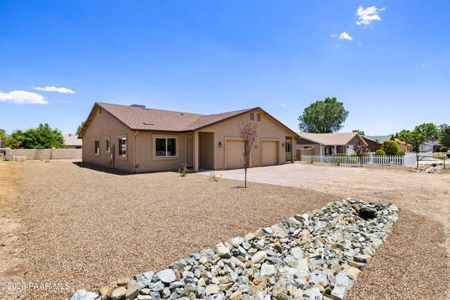 Building Photo - 6201 N Reata Dr