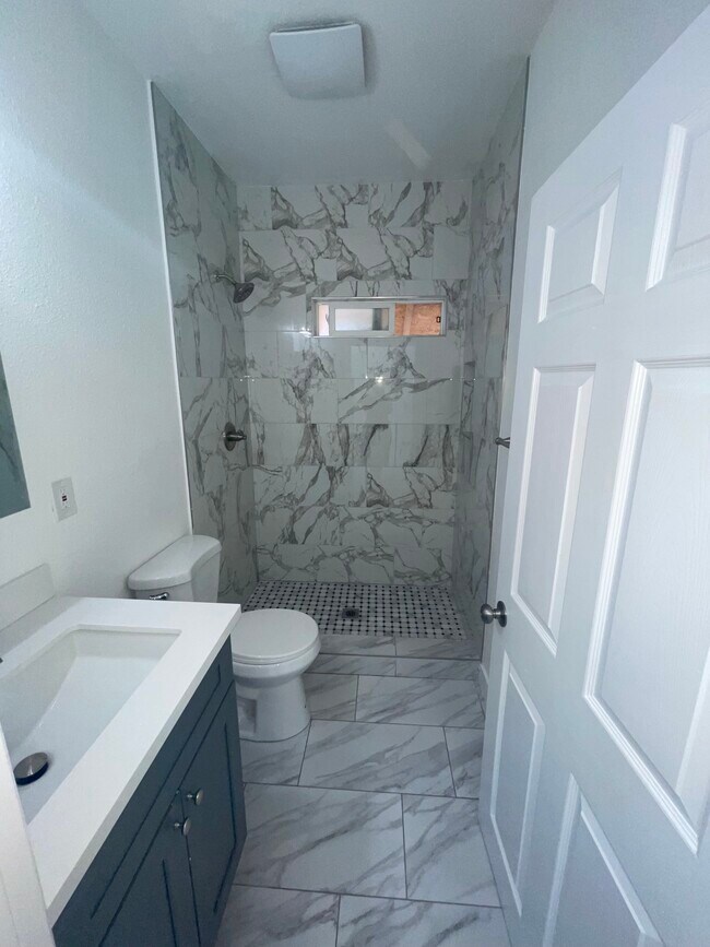 Foto del edificio - 4159 Naomi Ave